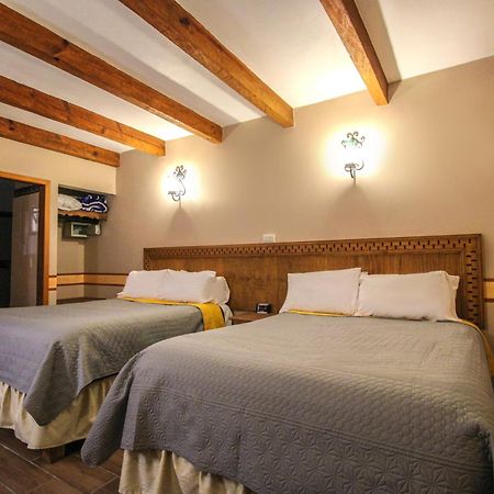Hotel La Casa De Mama Сан-Кристобаль-де-Ла-Касас Экстерьер фото