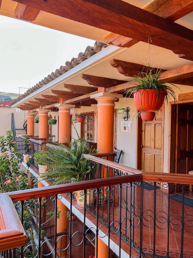 Hotel La Casa De Mama Сан-Кристобаль-де-Ла-Касас Экстерьер фото